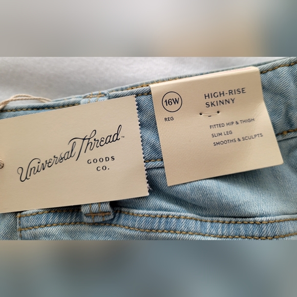 NWT Universal Thread Womens Plus Size Light Wash Distressed Raw Hem Skinny Jeans - Picture 8 of 16